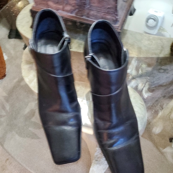 Enzo Angiolini Leather Bootie - Picture 2 of 8